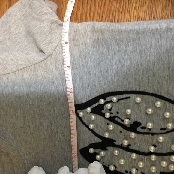 (NEW) Rabbit tee with pearl accents - Picture 2 of 2